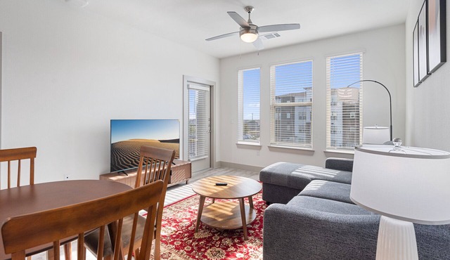 Luxury 2BD/2BA Next to Airport 0489
