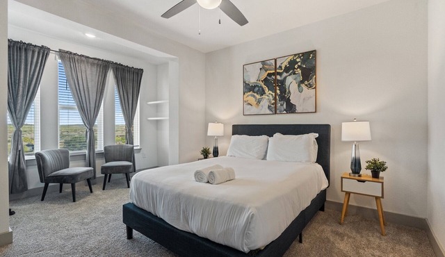 Luxury 2BD/2BA Next to Airport 1849