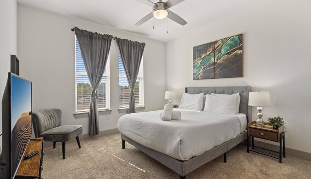 Luxury 2BD/2BA Next to Airport 2434