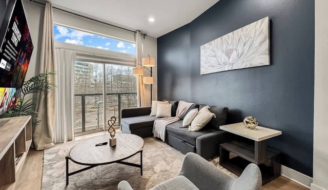 Luxury 2BD | Deep Ellum | Free Parking | Pool+Gym