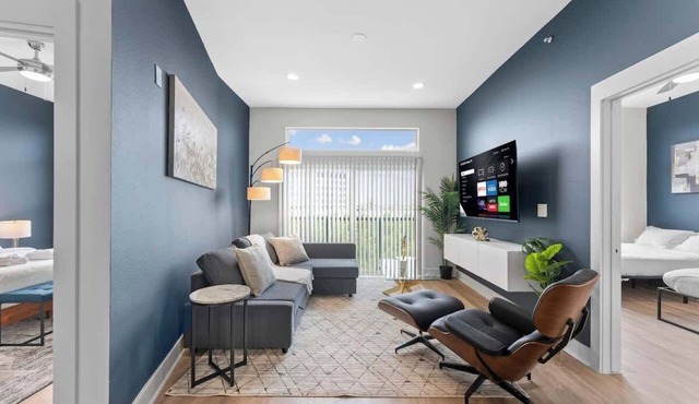 Luxury 2BD | Deep Ellum | Free Parking | Pool+Gym