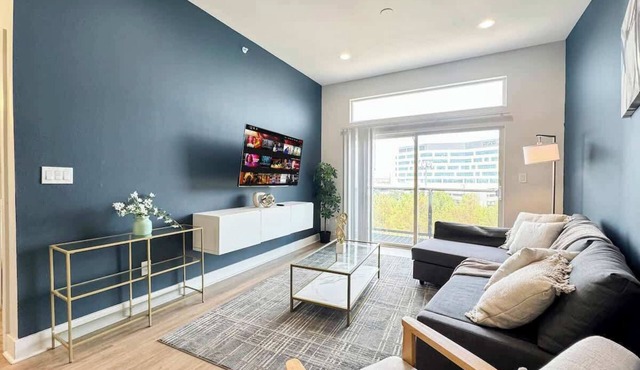 Luxury 2BD | Deep Ellum | Free Parking | Pool+Gym