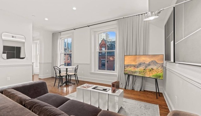 Luxury 2BD Rittenhouse Sq. | Hosted By Stay Rafa