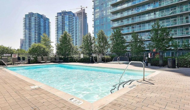 Luxury 2BDR Private Condo in Lakeshore Toronto
