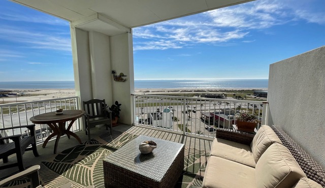 Luxury 2BDRM/2.5B Condo With Large Covered Balcony Facing the Gulf #910