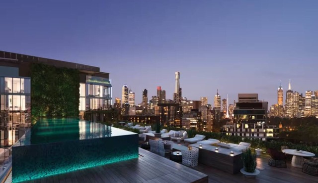 Luxury 2Bed 2Bath Apartment with Garden View, Gym, Pool, BBQ, Balcony Melbourne