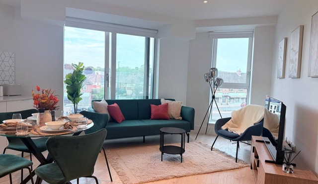 Luxury 2Bed Flat with Gym, Cinema and Games Room in Wimbledon London