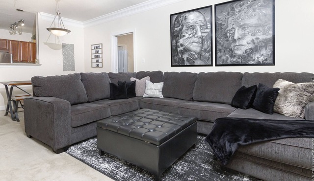 Luxury 2BR/2B Apt w/ office space close to Emory, Downtown & Buckhead