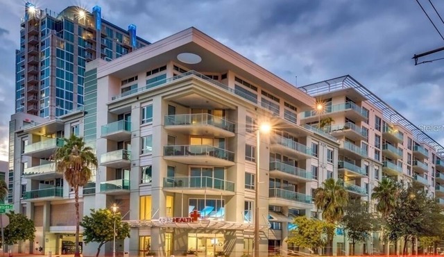 Luxury 2BR/2BA Channelside Condo- Pool, Sauna, Gym + Balcony