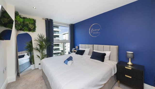 Luxury 2BR/2BA Chelsea Retreat with Stunning Thames View & Cinema Room
