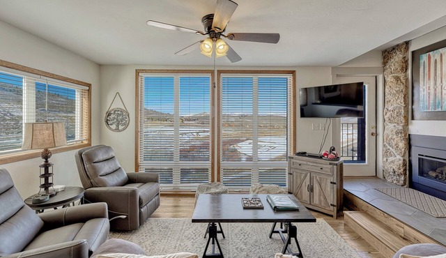LUXURY 2BR 2BA SKI-IN/SKI-OUT Gorgeous Updated Condo with Amazing MTN VIEWS! #74