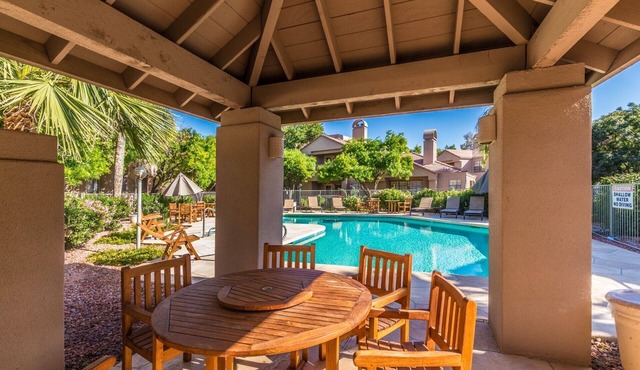 LUXURY 2br/2baRemodel in the HEART of Scottsdale! HEATED POOL, GYM, TENNIS COURT