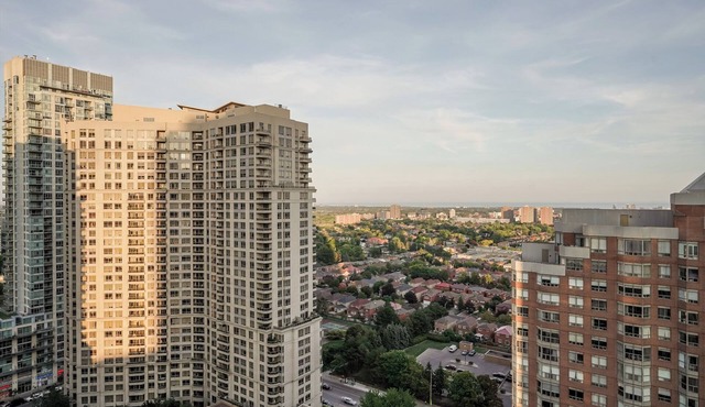 Luxury 2BR/2Bath 1 Free Parking Penthouse by Celebration Square YYZ Airport UFT