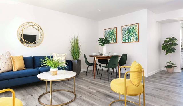 Luxury 2BR Apartment Great Area with Parking