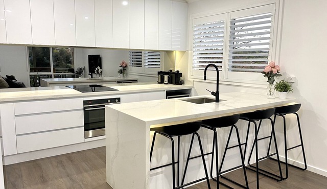 *Luxury 2BR APT - Pool/Sauna/Wifi/Shops