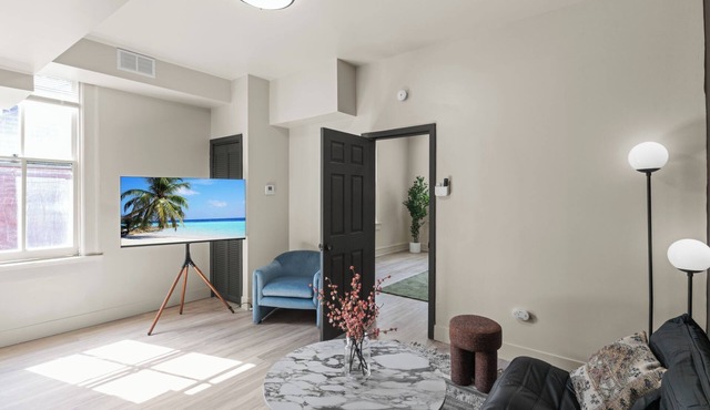Luxury 2BR Bi-Level Loft in Historic Benton Park