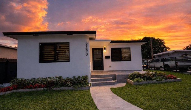 Luxury 2BR Boutique Apt Near Calle Ocho | Sleeps 5