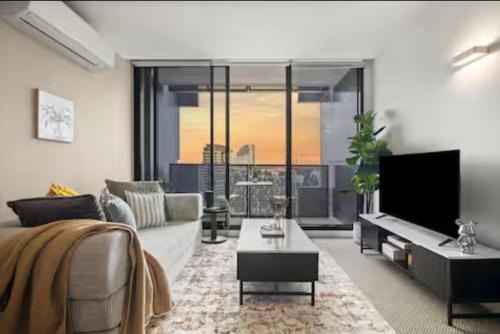 Luxury 2BR CBD Near Marvel Stadium Pool and Gym