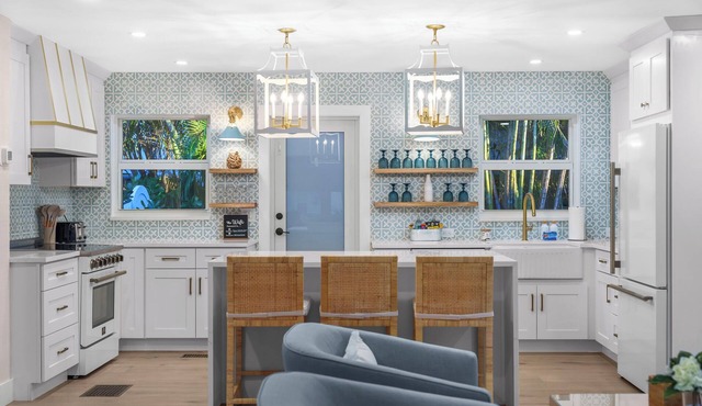Luxury 2BR Coastal Retreat Walk to Beach