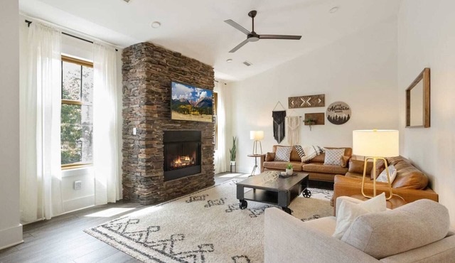 Luxury 2BR Condo in Heart of Downtown Blowing Rock w/Balconies & Parking!