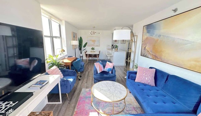 Luxury 2BR - Elevator-Gym-Laundry-15 Min to NYC