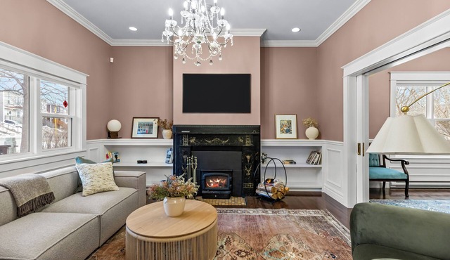 Luxury 2BR Executive Near DT Off Street Parking