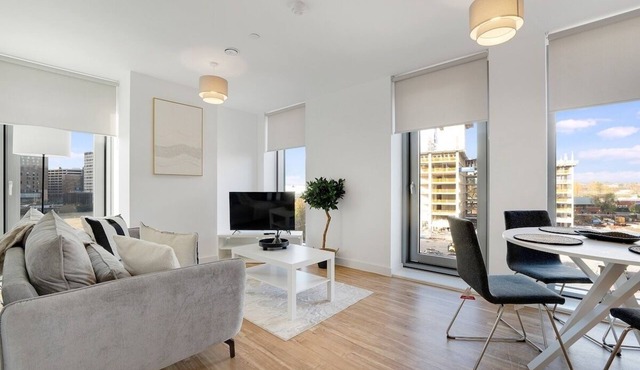 Luxury 2BR in Media City