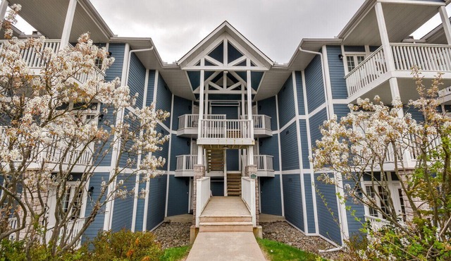 Luxury 2BR King Condo – with Pool & Spa Access