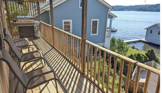 Luxury 2BR Lakefront w/Dock & Kayaks