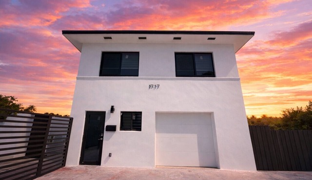 Luxury 2BR Miami Retreat |King Suite |Free Parking