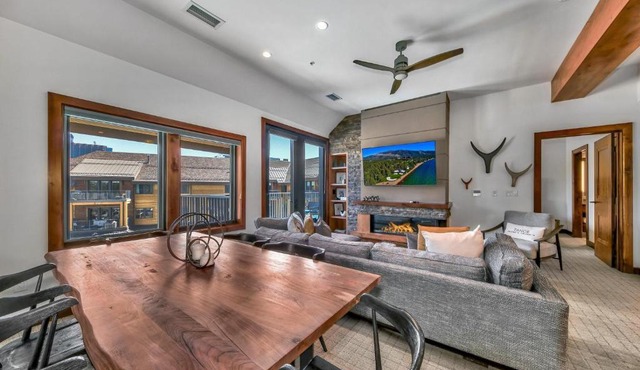 Luxury 2Br Residence steps from Heavenly Village & Gondola condo