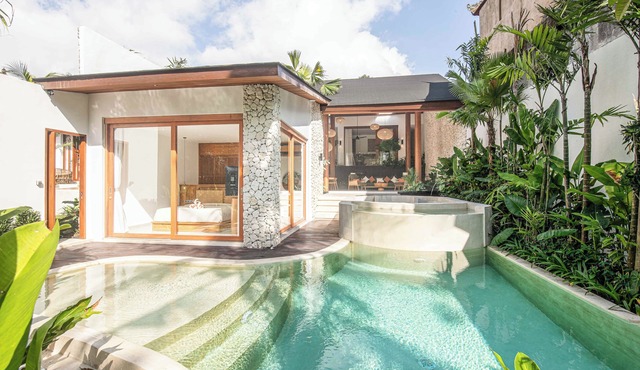 Luxury 2BR Retreat Jungle View, Near Ubud Center