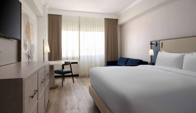 Luxury 2BR Unit for a Cozy Stay! Near Downtown, Onsite Restaurant, Free Shuttle