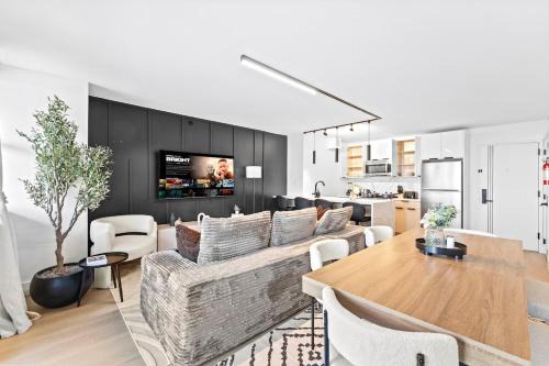 Luxury 2BR w Gym 5 min EWR Metlife NYC