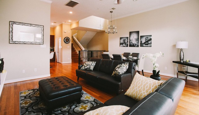 LUXURY 3/3.5 SLEEPS 6-12! Medical Center, NRG, Minute Maid, George Brown, Toyota