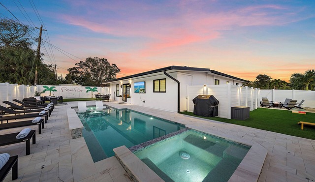 Luxury 3/3 with Heated Pool, Spa, & Putting Green!