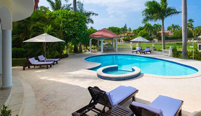 Luxury 3-4 Bedroom Villa with Private Pool, Maid, Optional Chef, VIP Services
