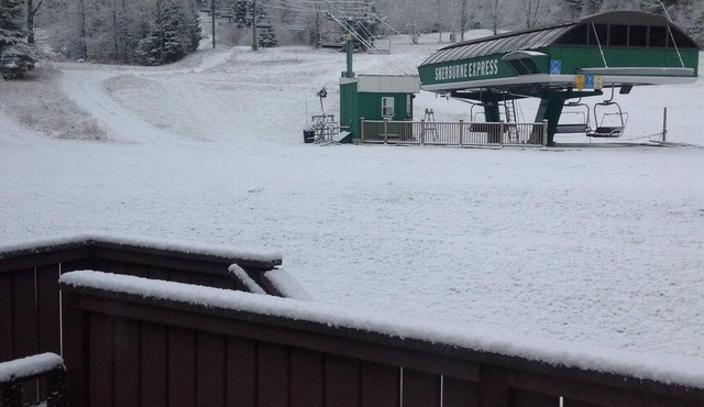 Luxury 3/4 Bedroom Slopeside Condominuim Overlooking Sherburne Lift