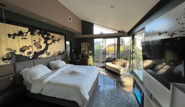 Luxury 3,700 Sq Ft Dallas Mid‑Century Retreat Near Bishop Arts & Stadiums