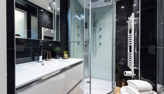 Luxury 3 Bdr Garden & Parking
