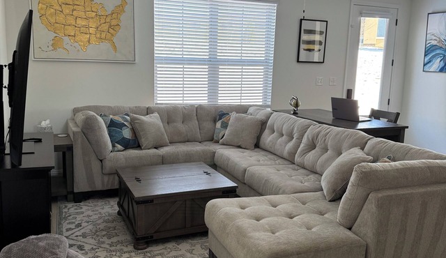 Luxury 3-bdrm townhome in gorgeous Maryville. 5 mins to TYS, 40 mins to Smokies!