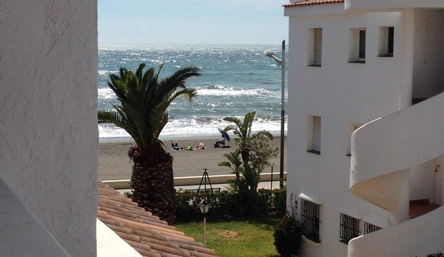 Luxury 3 bed apartment, on sea front, sleeps 6