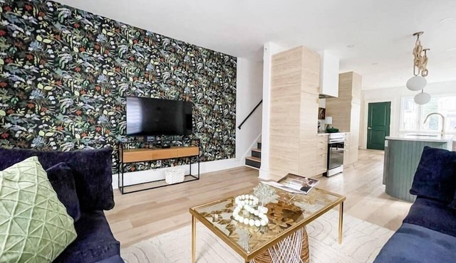 *Luxury 3 Bed 2.5 Bath/Prime Park Ave. Location*