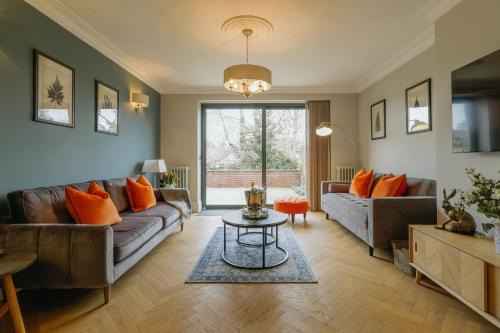 Luxury 3-Bed Apartment - Spacious, Stylish Stay