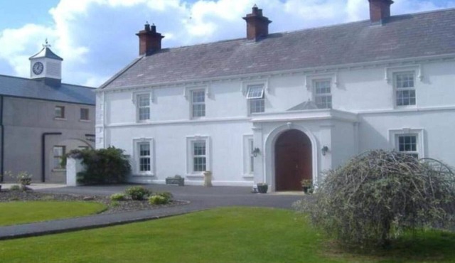 Luxury 3 Bed Cottages near Hillsborough Palaces