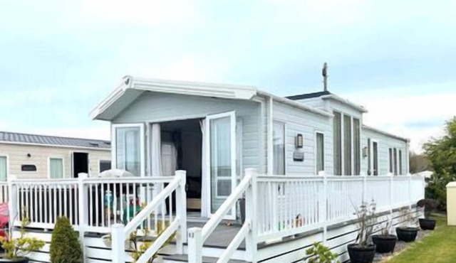 Luxury 3 bed mobile home on the sea