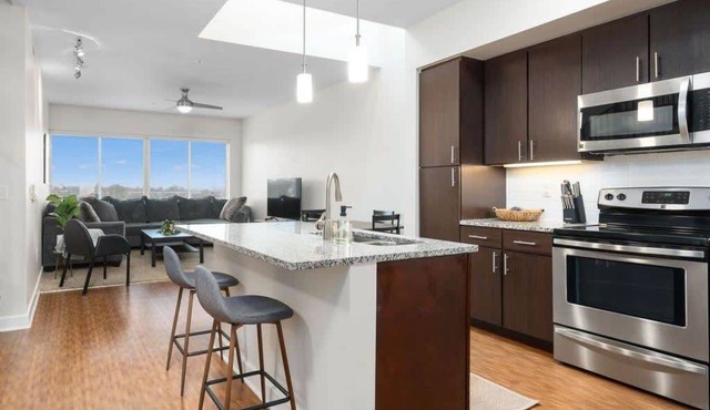 Luxury 3-Bed Near Downtown