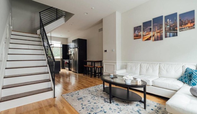 Luxury 3 bed near PENN / CHOP with skyline view!