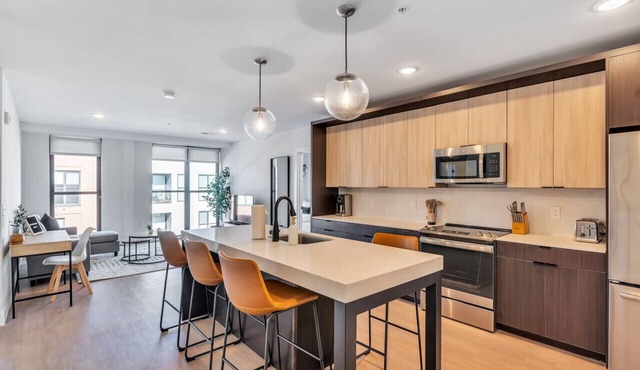 Luxury 3-Bed Pool Gym Walk to Casino/OTR