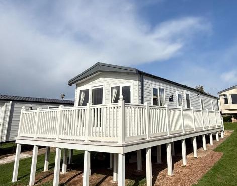 Luxury 3 bed sleeps 8 caravan with sea view